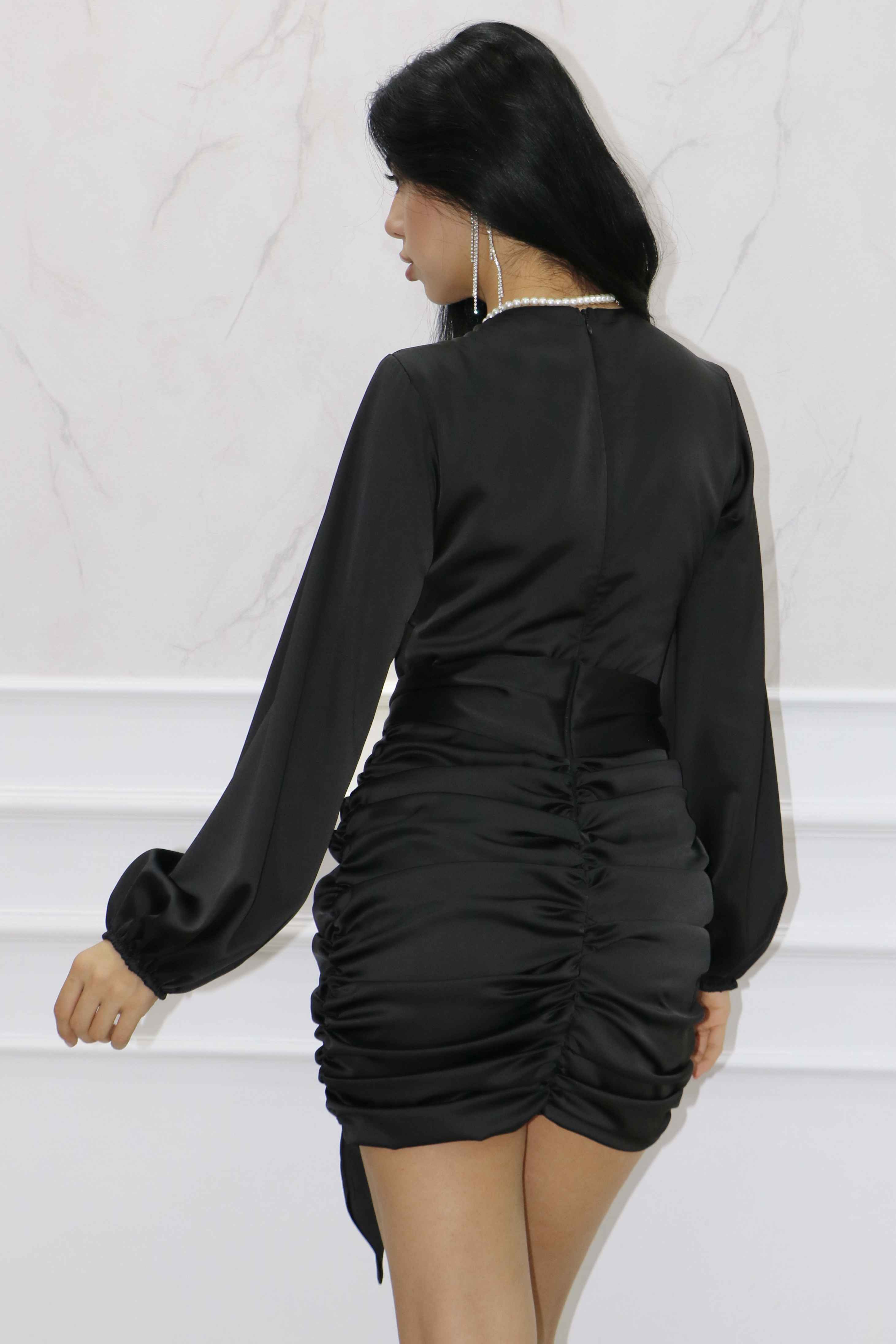2086 - Kobe Saten Tasarım V Dekolteli Kemerli Pileli Mini Abiye Elbise